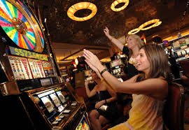 Sic Bo on jepara displays all betting options before each round jepara Sic Bo table with three dice and betting board interface